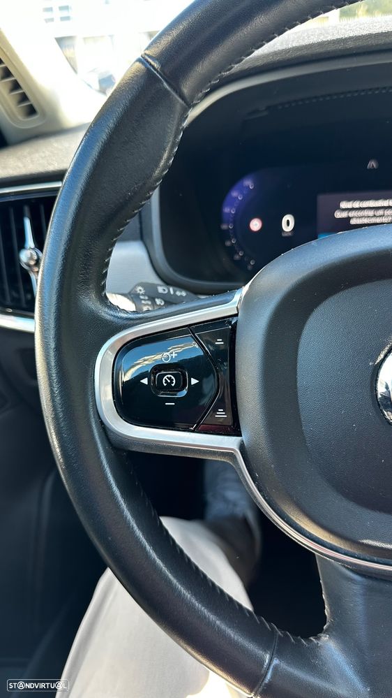 Volvo V90 2.0 B4 Momentum Plus Geartronic - 30