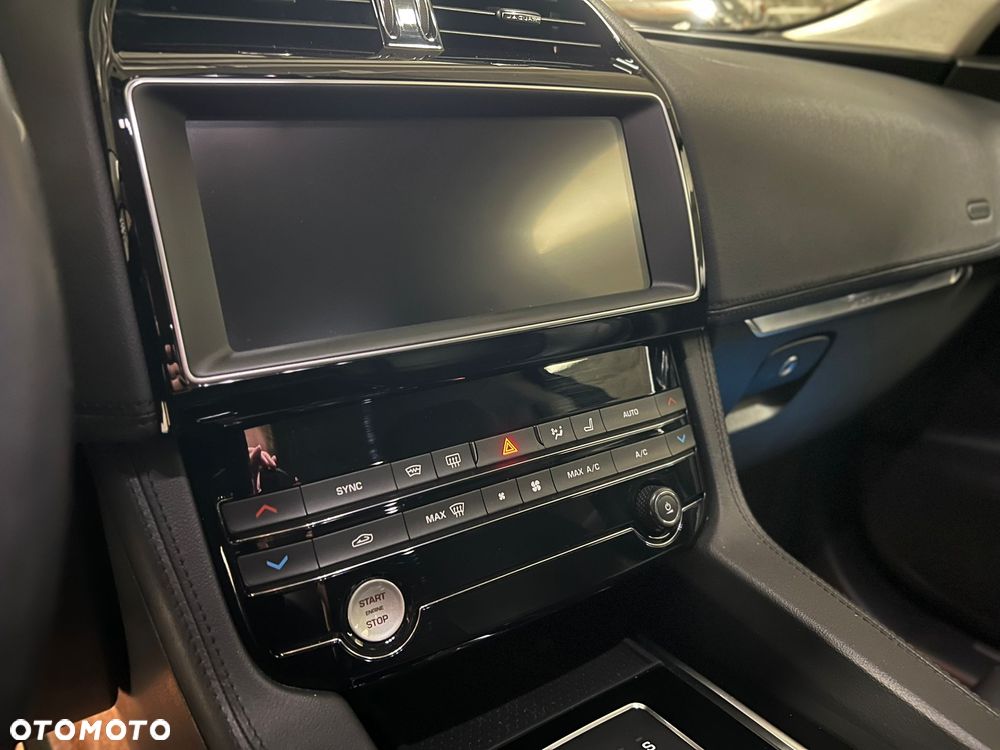 Jaguar F-Pace 2.0 i4D AWD R-Sport - 17