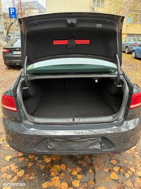 Volkswagen Passat 1.6 TDI Comfortline - 24