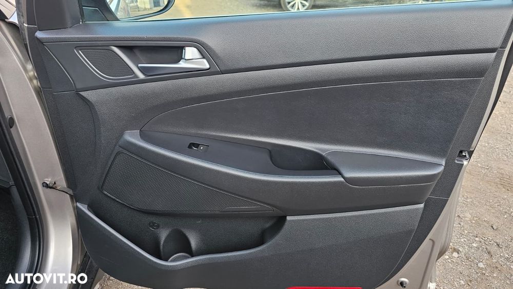 Hyundai Tucson 2.0 CRDI 4WD Automatik Style - 29