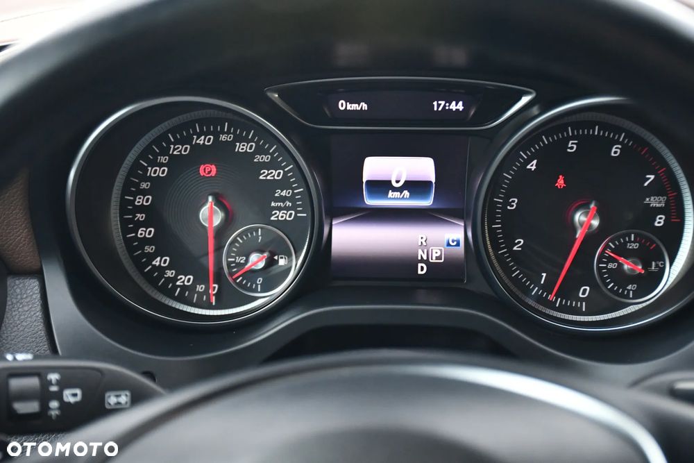 Mercedes-Benz GLA 250 4-Matic AMG Line - 32