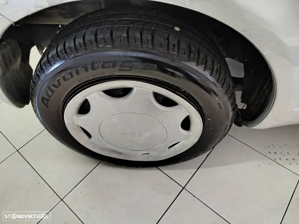 Toyota Yaris 1.0 Base - 13