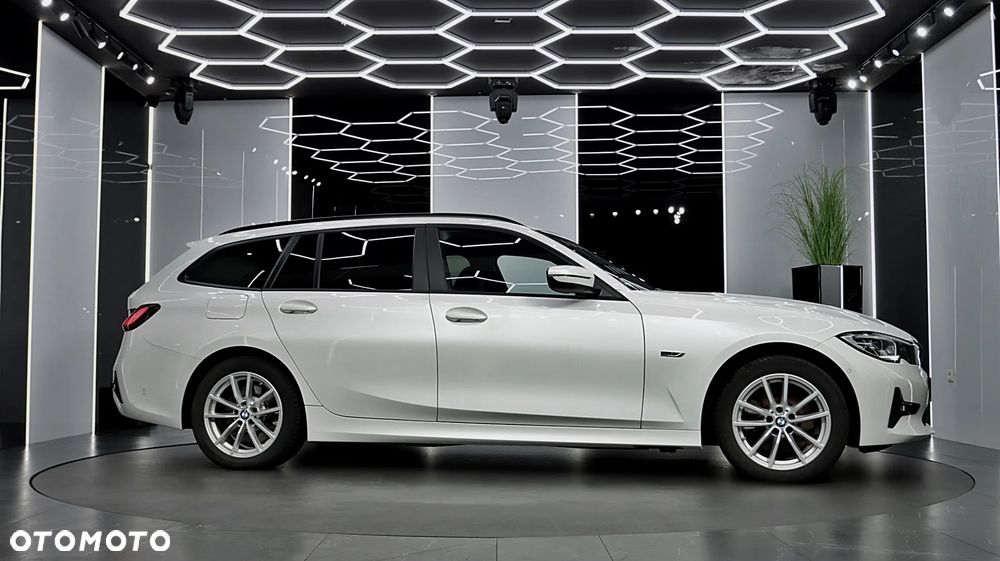 BMW Seria 3 320e PHEV M Sport - 14