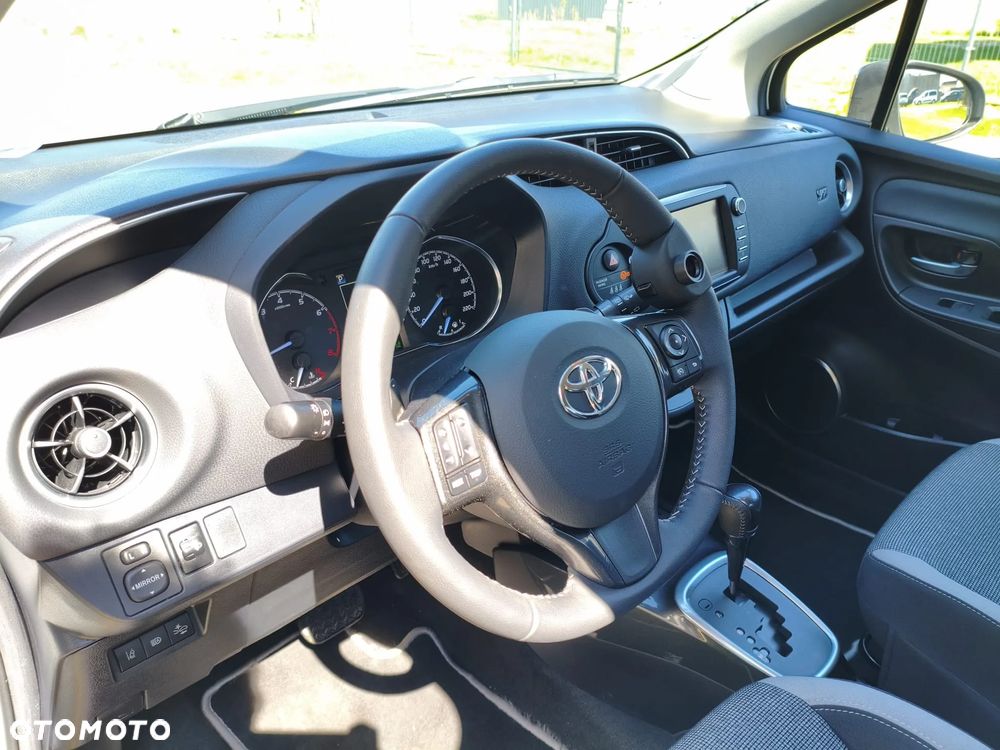 Toyota Yaris 1.5 20th Anniversary CVT - 11