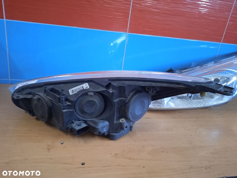Lampa Prawa Przednia Ford Focus MK3 F1EB-13W029 - 3
