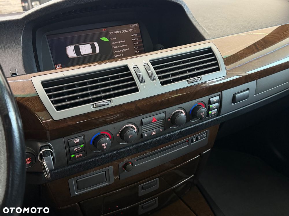 BMW Seria 7 745i - 40