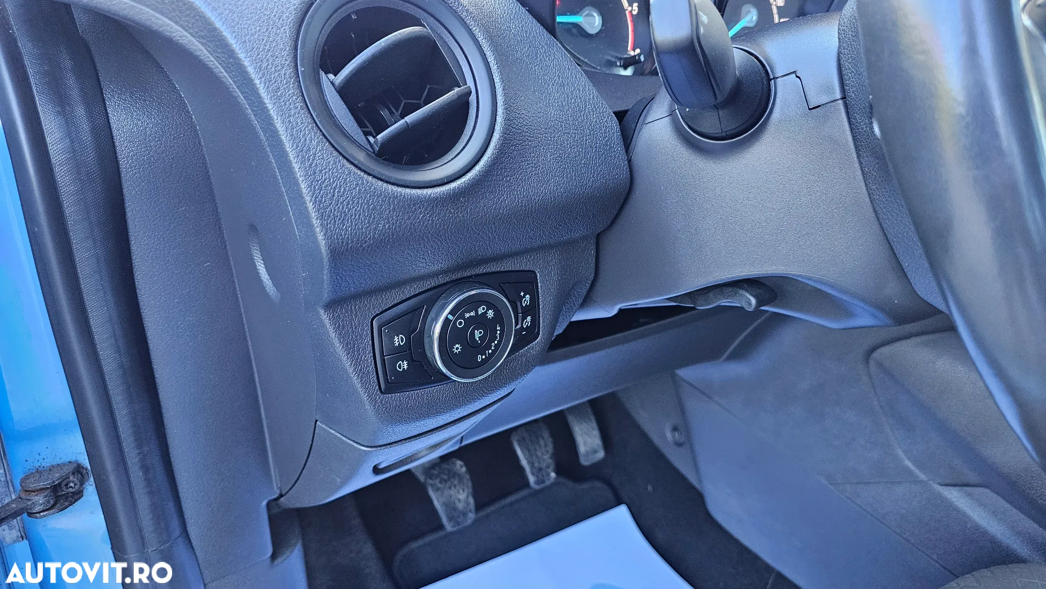 Ford Tourneo Courier 1.5 TDCi Ambiente - 21