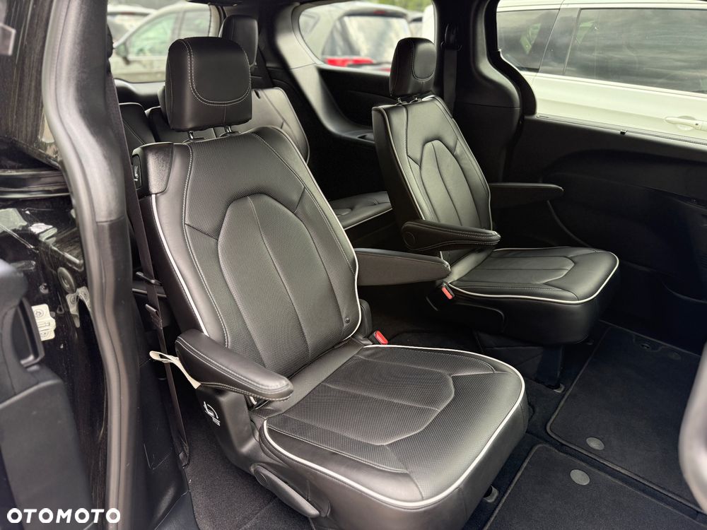Chrysler Pacifica - 21