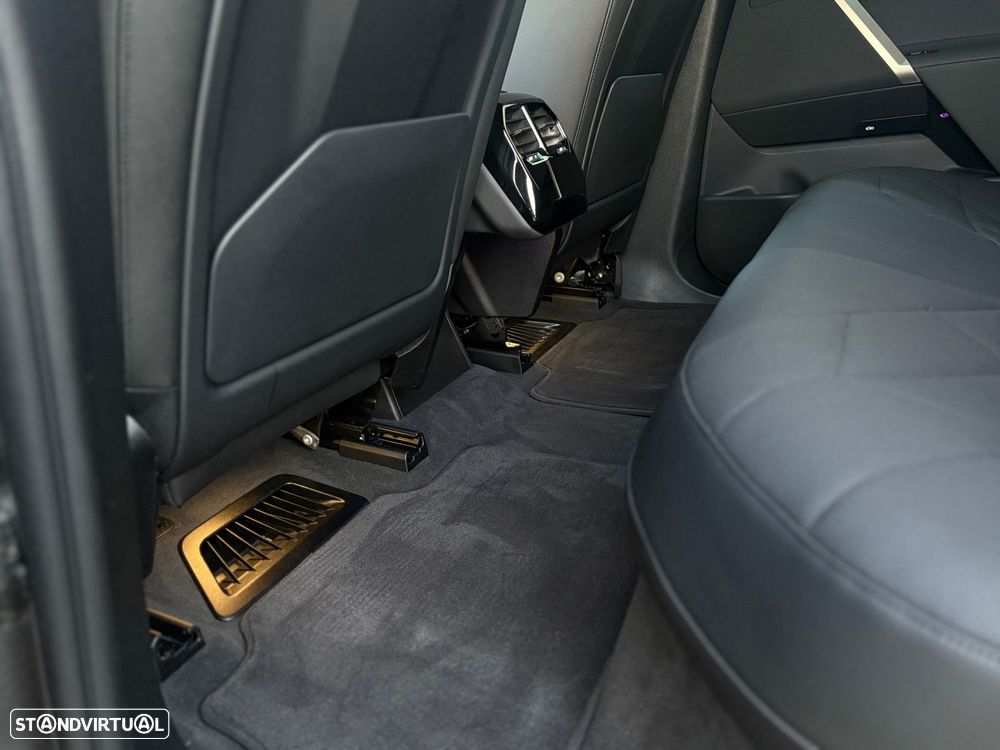 BMW iX xDrive 40 Pack Desportivo - 27