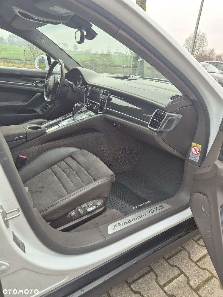 Porsche Panamera GTS PDK - 10