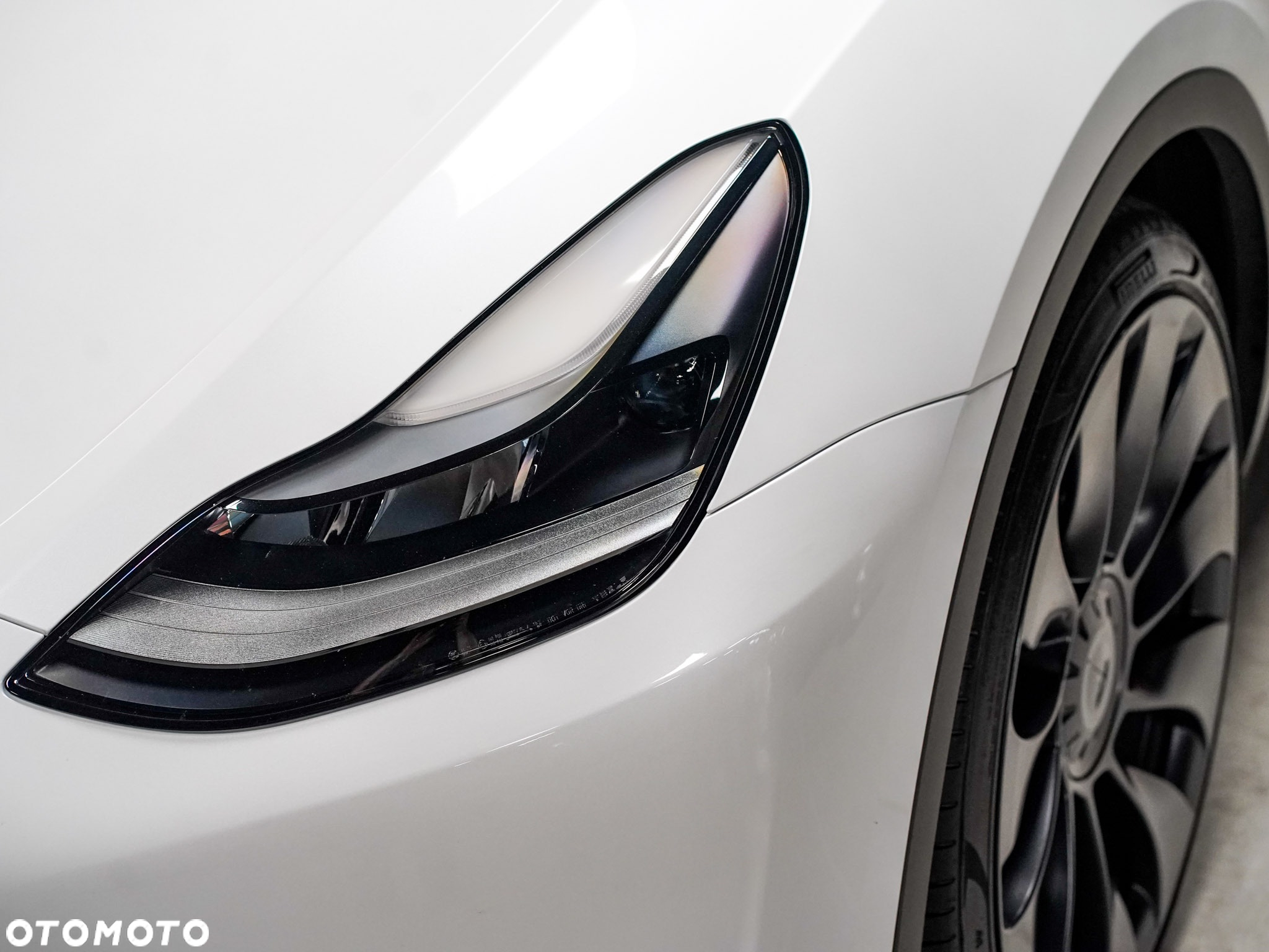 Tesla Y Performance AWD - 16