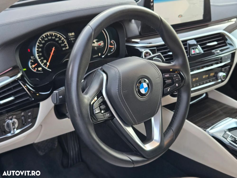 BMW Seria 5 520d Aut. Luxury Line - 37