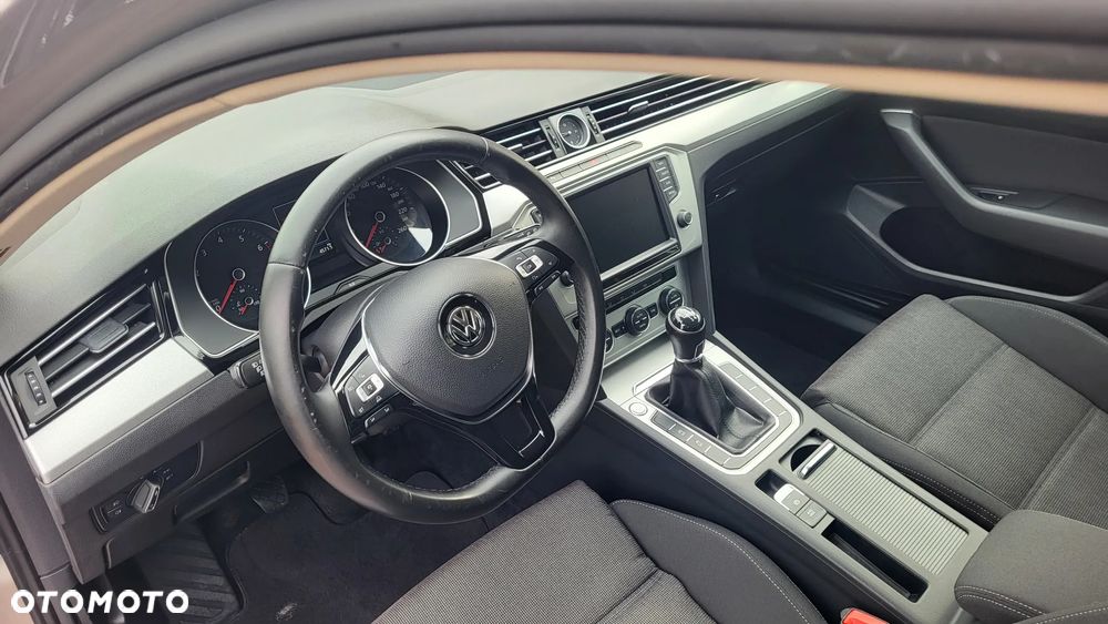 Volkswagen Passat 1.8 TSI BMT Comfortline - 15