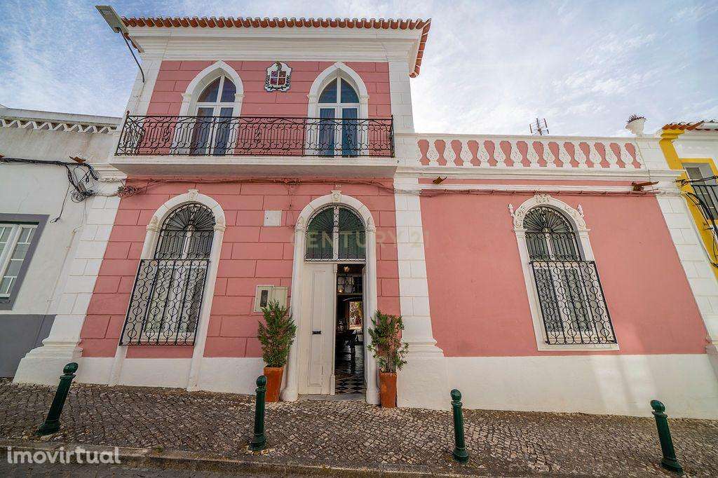 Casa Senhorial do Sec XIX no coração de Ferreira do Alentejo - Grande imagem: 2/44