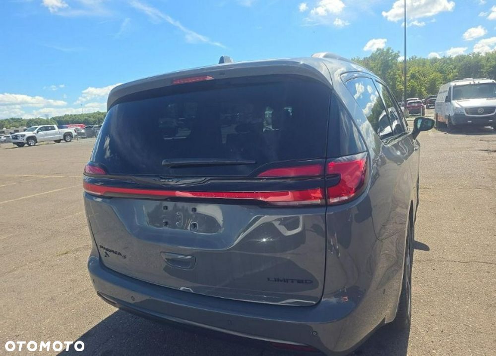 Chrysler Pacifica - 6