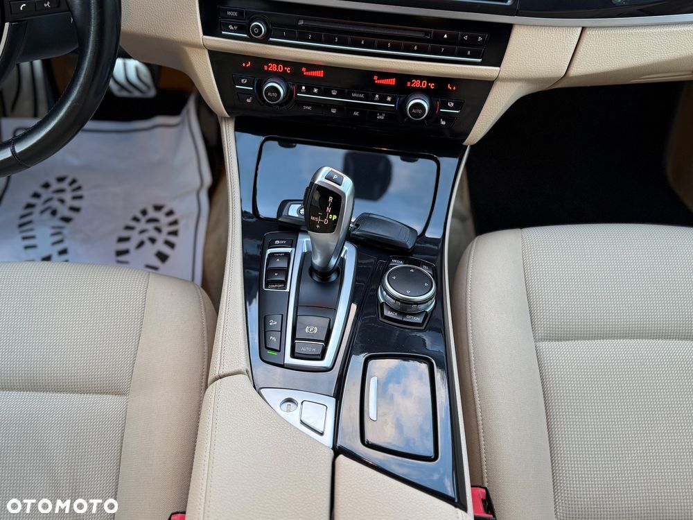 BMW Seria 5 520d xDrive - 22