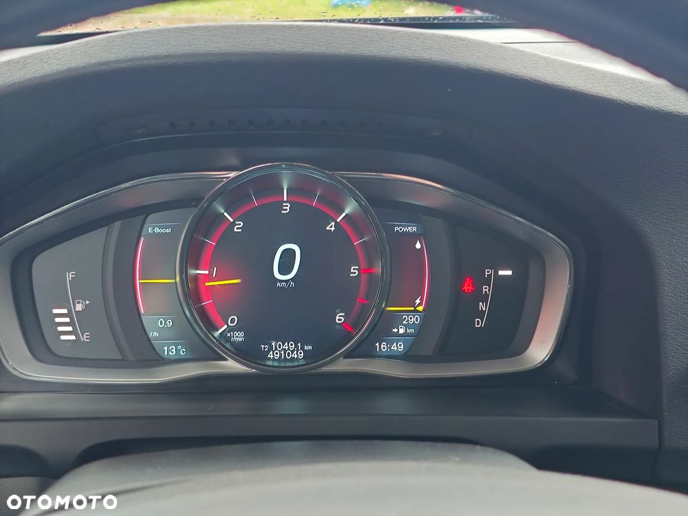 Volvo V60 D6 AWD Plug-in Hybrid R-Design Summum - 9