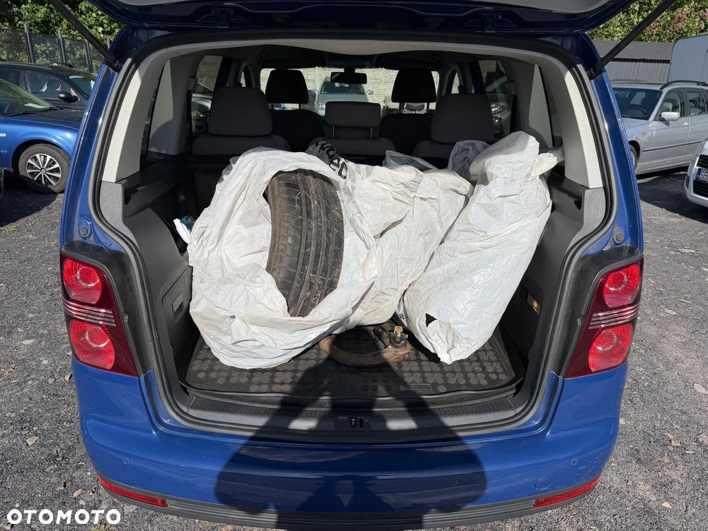 Volkswagen Touran 2.0 TDI DPF BlueMotion Technology DSG STYLE - 11