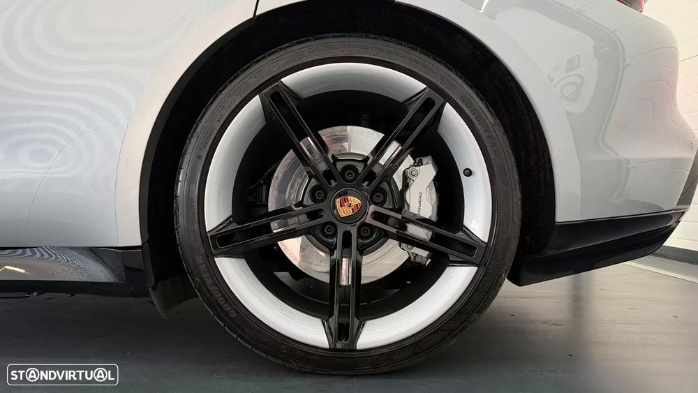 Porsche Taycan 4S - 27