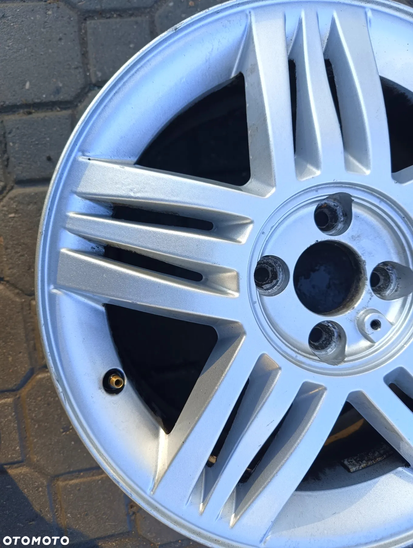 FELGA RENAULT 6,5Jx16CH4-49 ET49 4x100 - 4