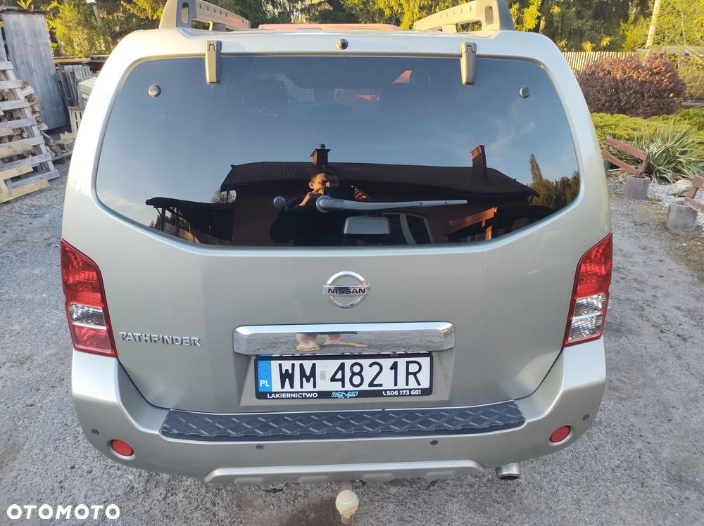 Nissan Pathfinder 2.5 D SE - 4