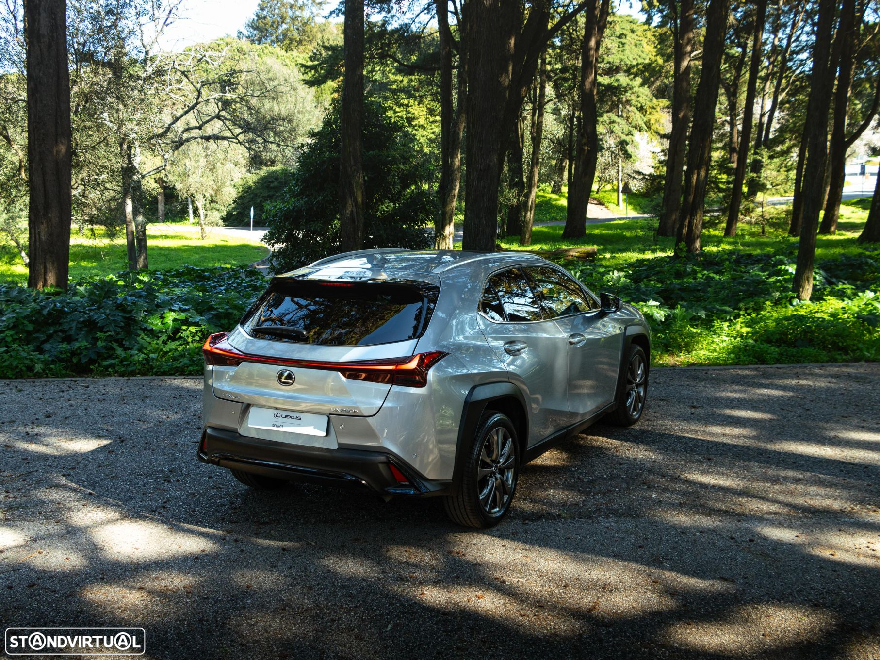 Lexus ux-250h Sport - 18