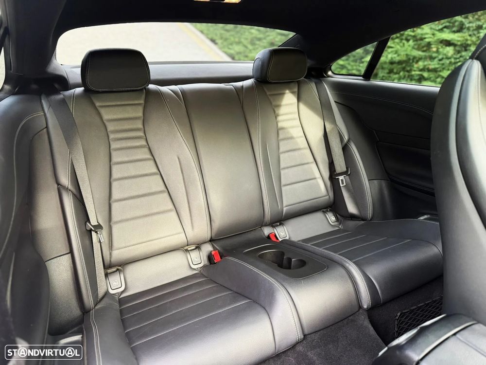 Mercedes-Benz E 220 d Coupe 9G-TRONIC AMG Line - 22