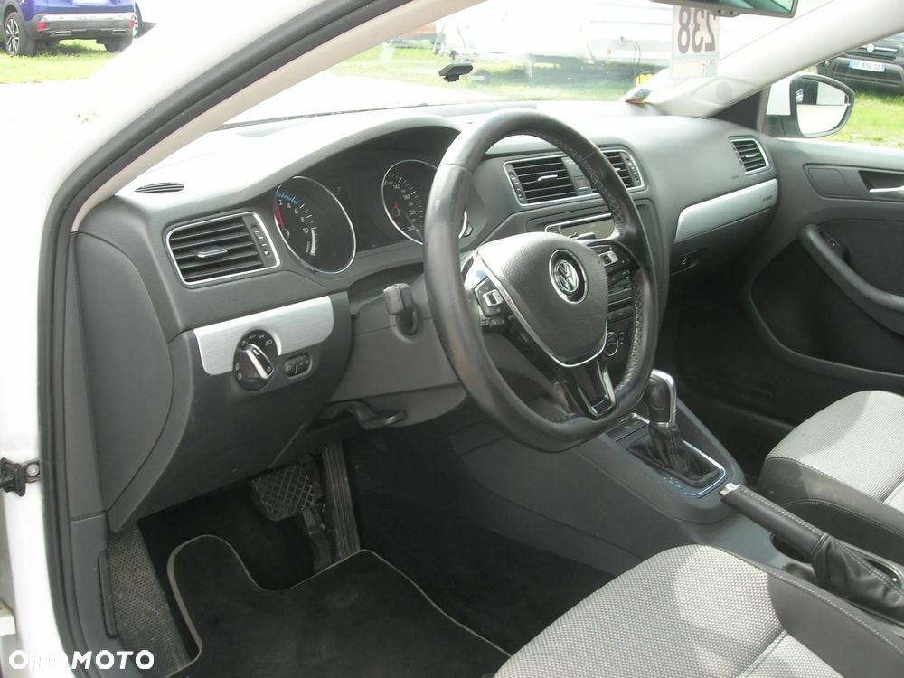 Volkswagen Jetta Hybrid - 12