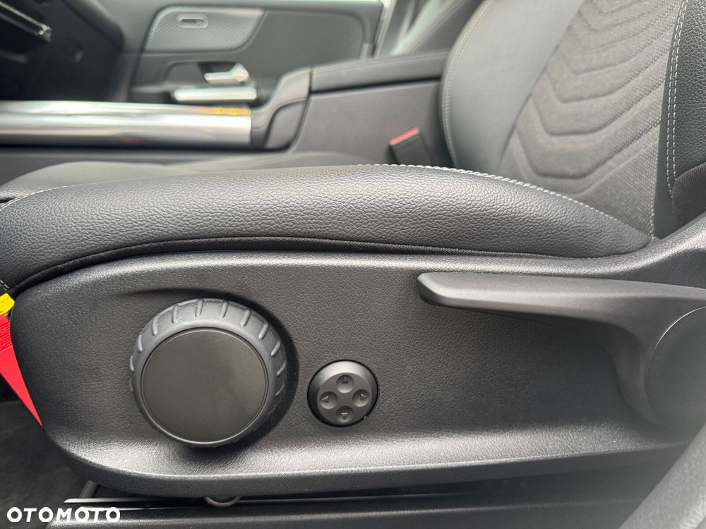 Mercedes-Benz GLA - 17