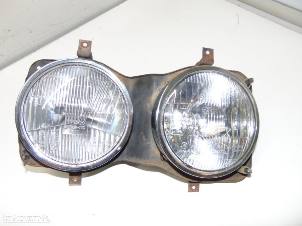 Fiat ou Alfa Romeo - par de faróis - 1