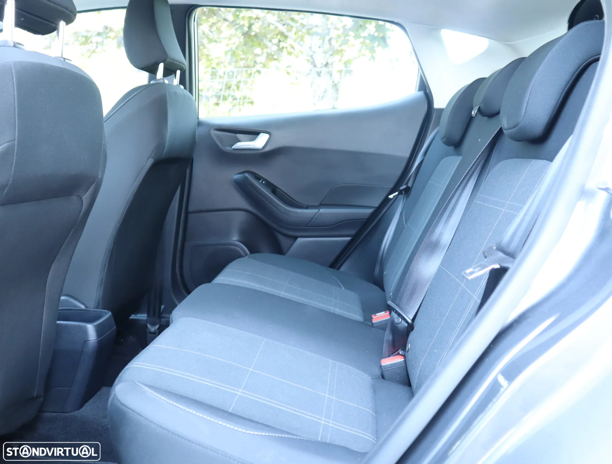 Ford Fiesta 1.5 TDCi Business - 22