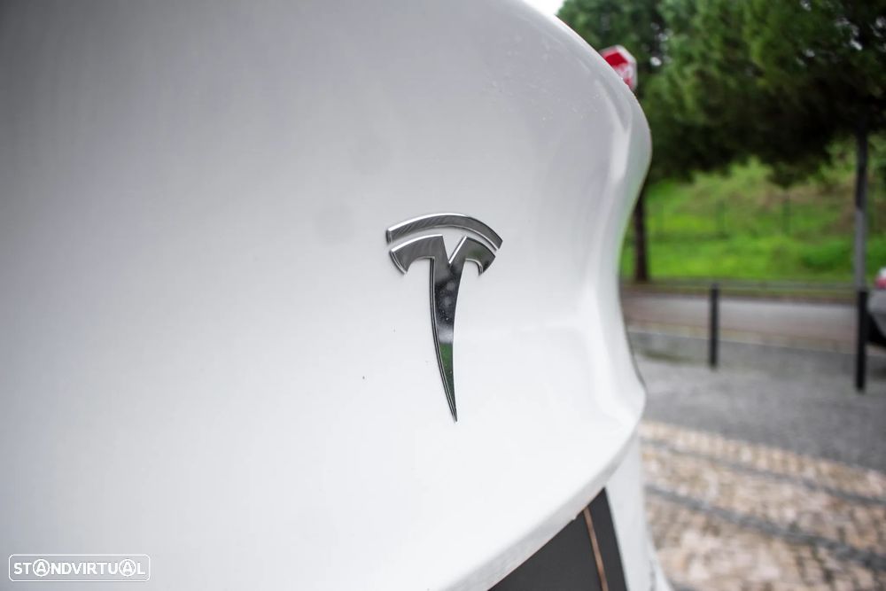Tesla Model Y Long Range Dual Motor AWD - 10