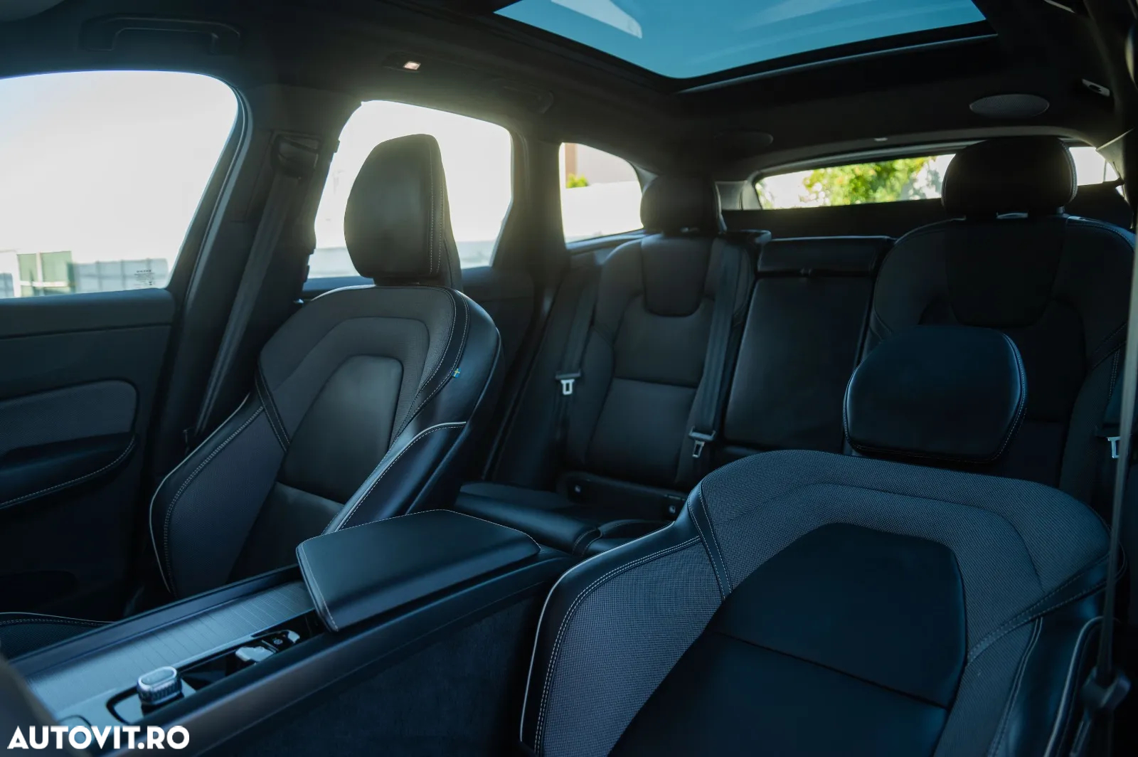 Volvo XC 60 B5 B AWD Plus Black Edition - 16