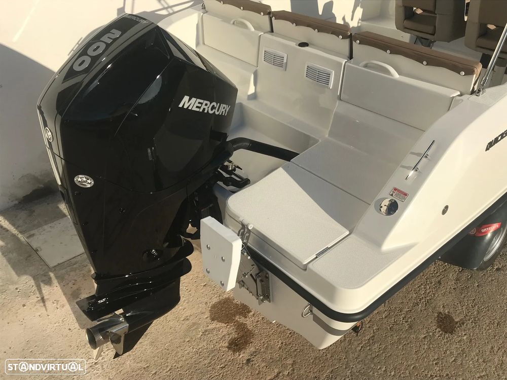 Quicksilver Activ 675 Sundeck - 9