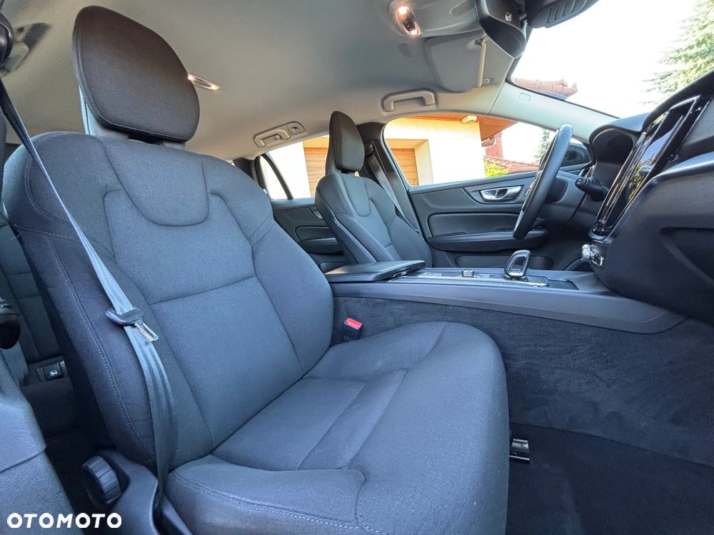 Volvo V60 B3 B DKG Momentum Pro - 19