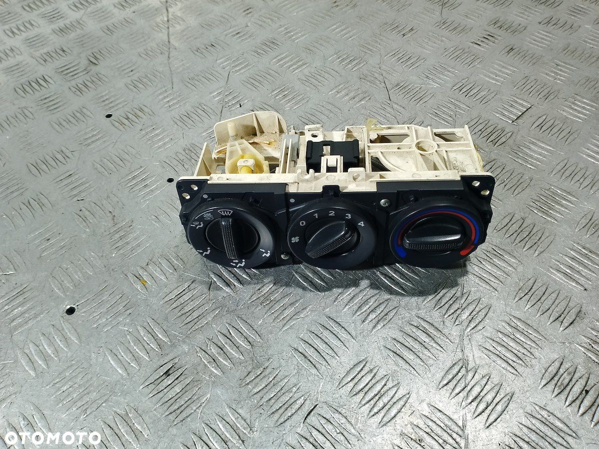 PANEL NAWIEWU KLIMATYZACJI HONDA CIVIC VII - 1