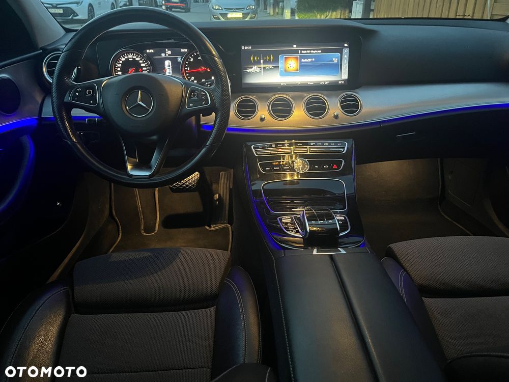 Mercedes-Benz Klasa E 220 d 4-Matic 9G-TRONIC - 28