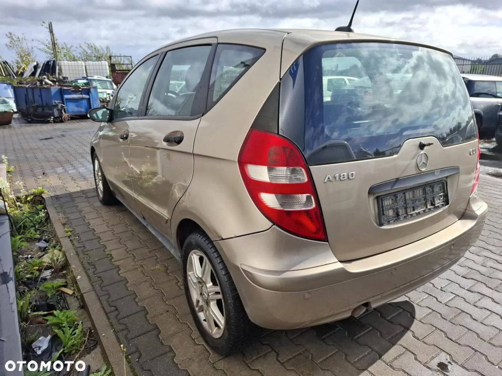 MERCEDES A180 - 2