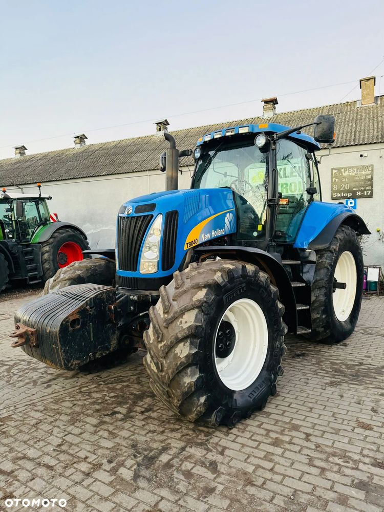 New Holland T8040 - 1