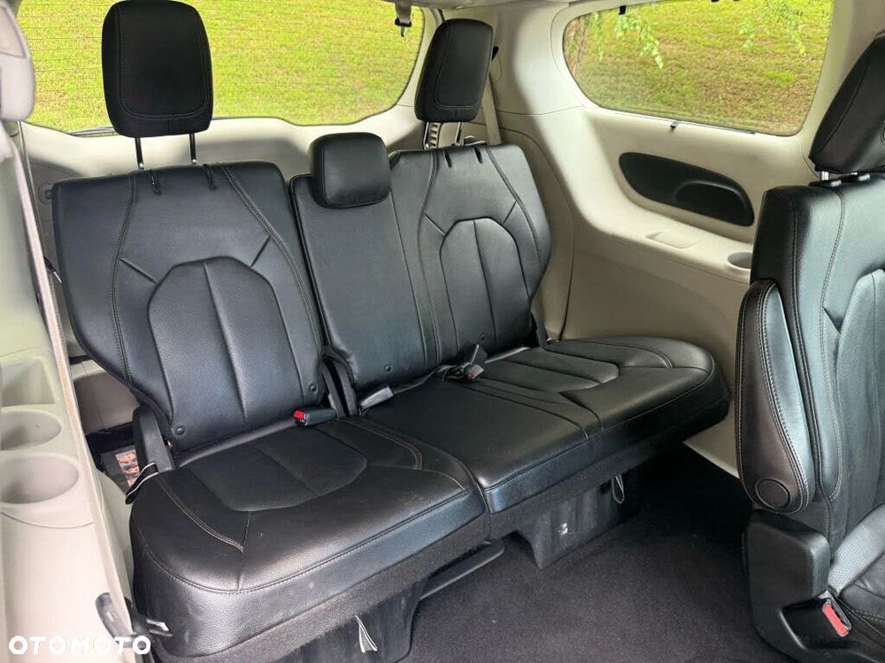 Chrysler Pacifica - 21