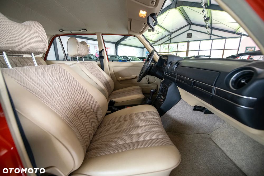 Mercedes-Benz W123 - 32