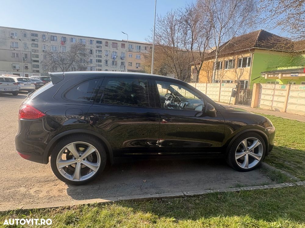 Porsche Cayenne 3.0 L V6 - 8