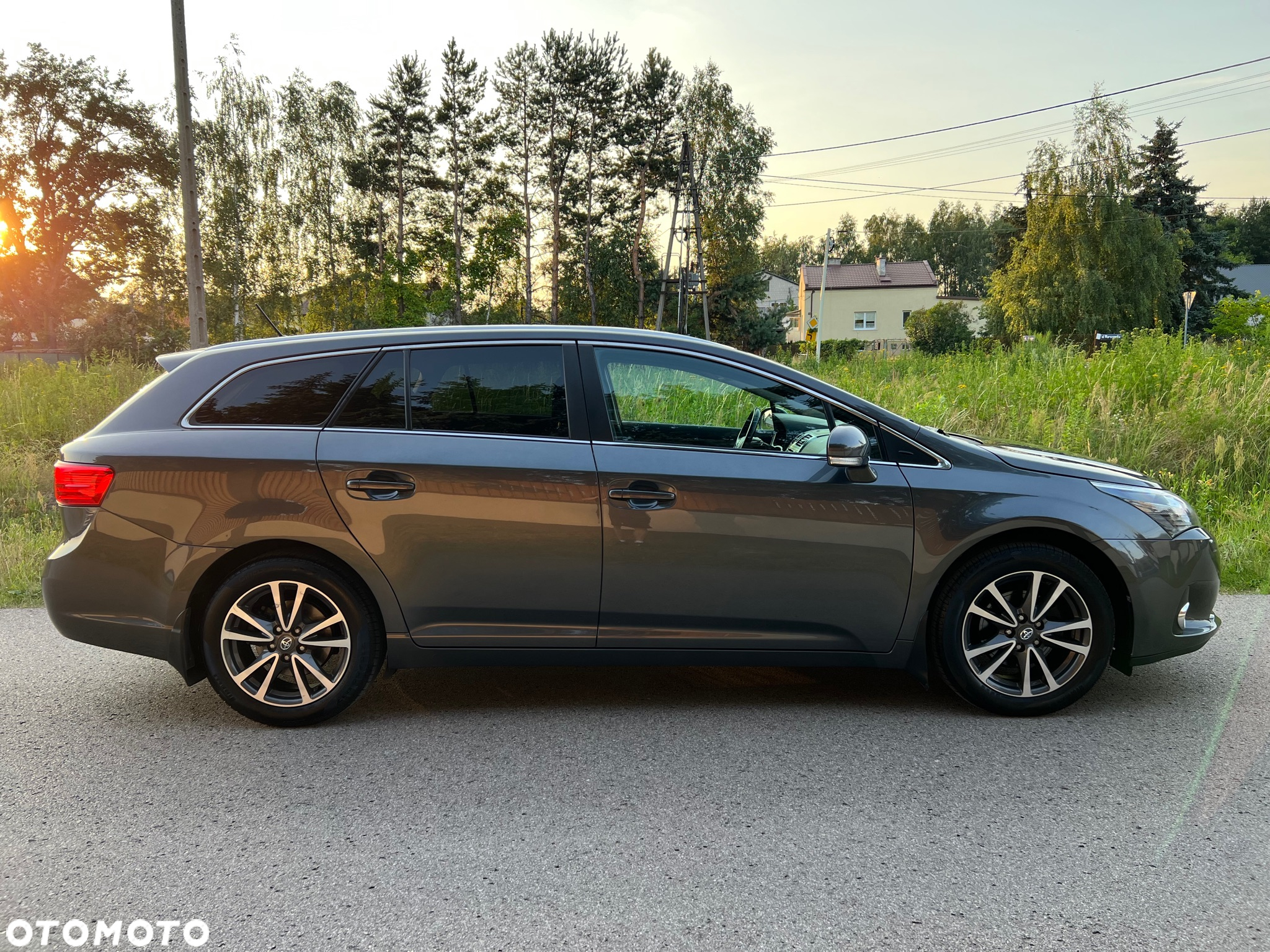 Toyota Avensis 1.8 Premium - 14