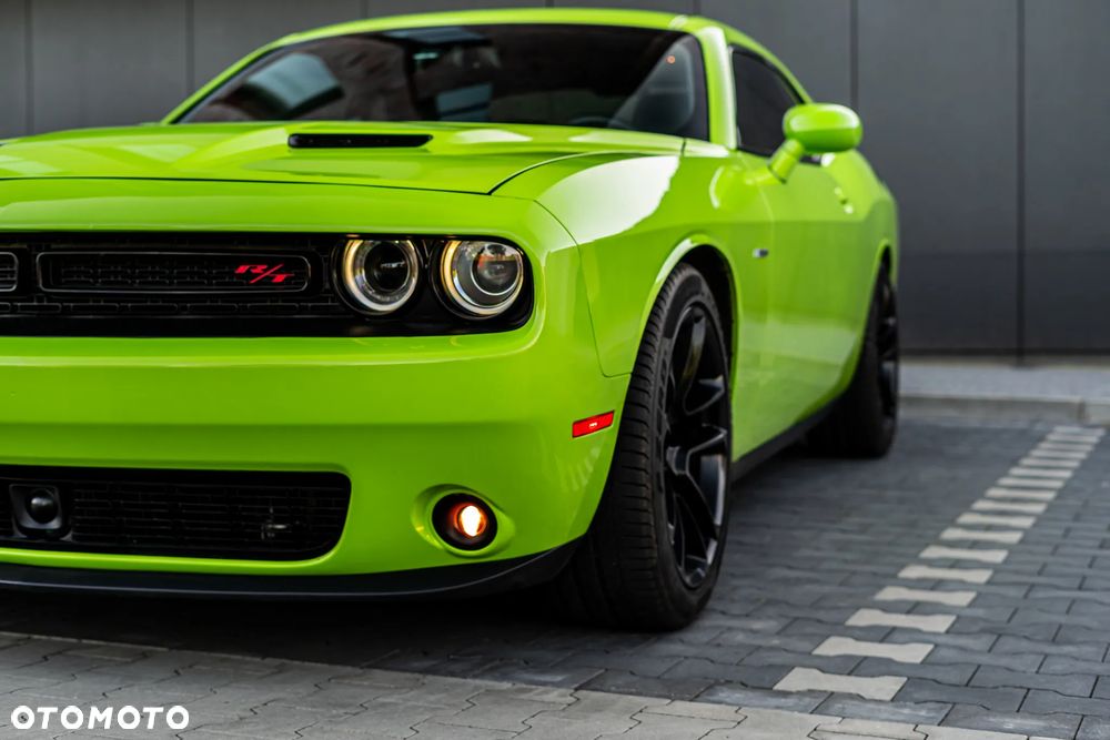 Dodge Challenger - 1
