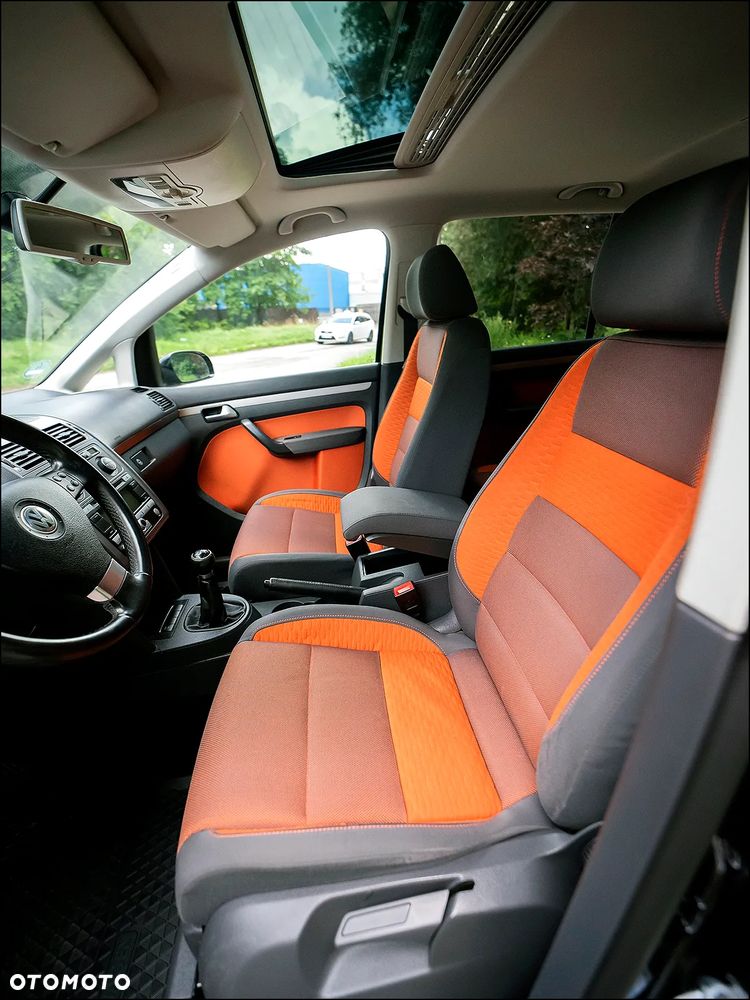 Volkswagen Touran - 33