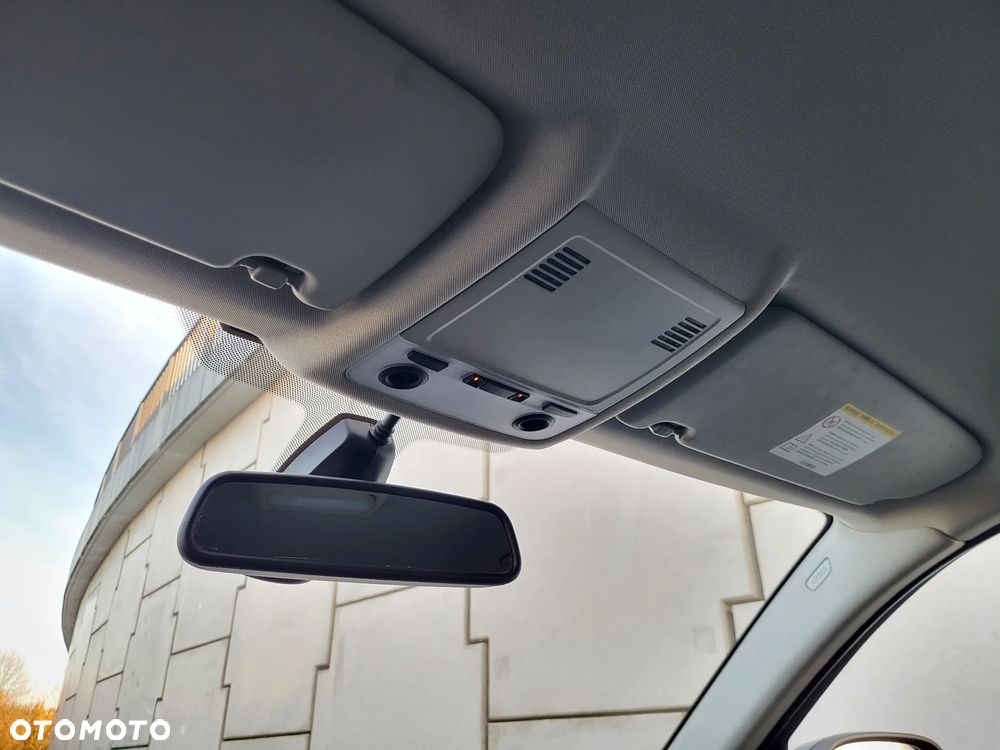 BMW X1 sDrive18i - 12