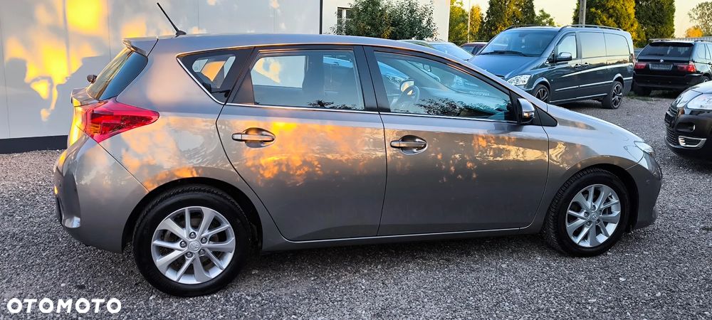 Toyota Auris 1.33 VVT-i Premium Comfort - 4