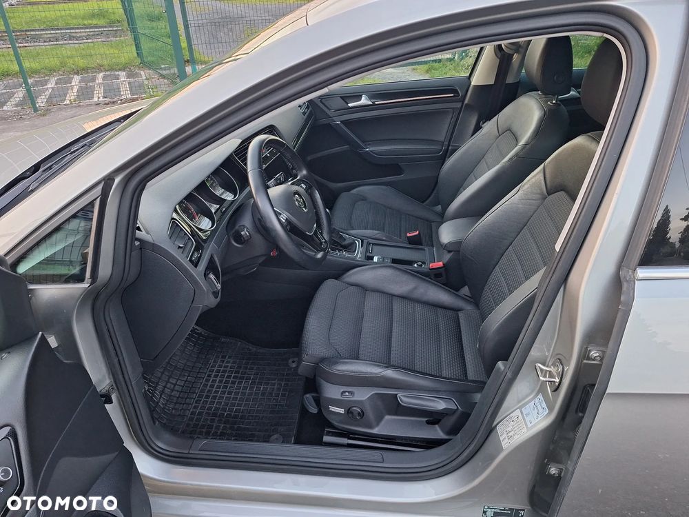 Volkswagen Golf - 25