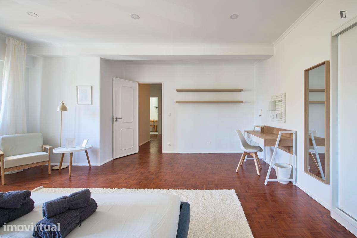 Quarto - localizado em Benfica Lisbon - Grande imagem: 5/38