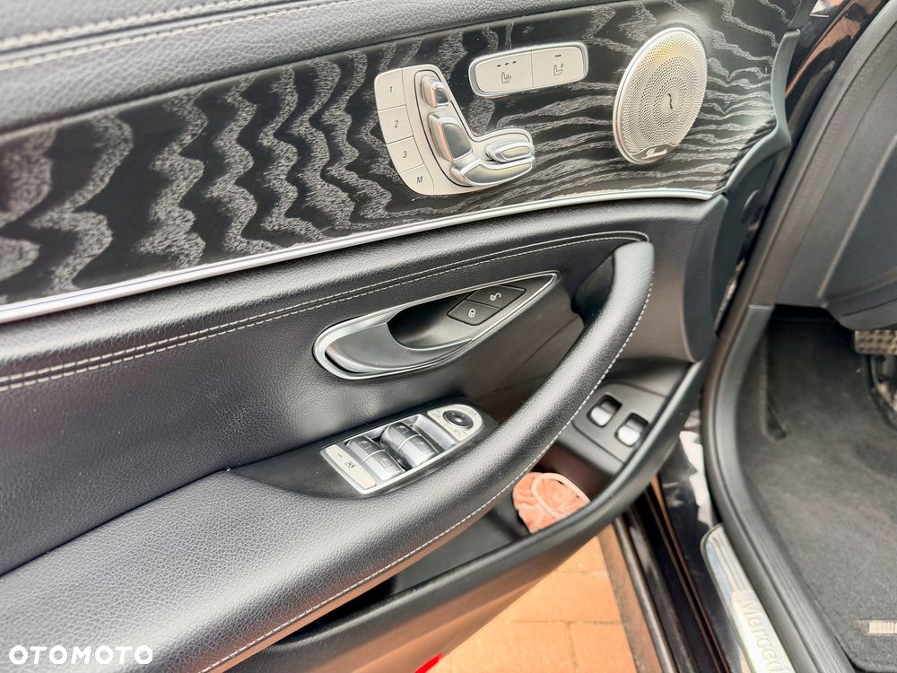 Mercedes-Benz Klasa E 220 d 4-Matic Business Edition 9G-TRONIC - 34